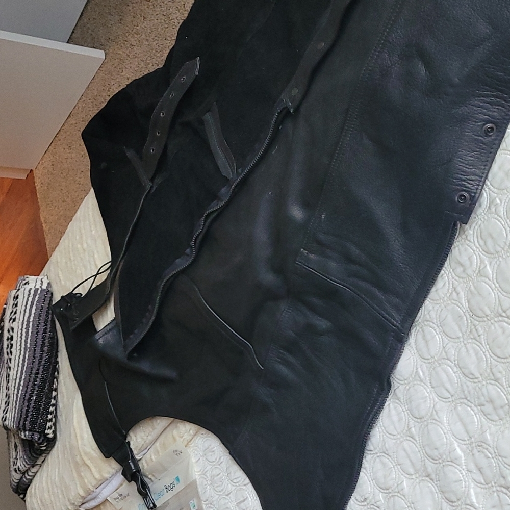 Leather chapp, black, size L length 43 inches, waist adjustable